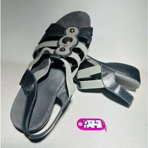 munro destiny sandal size 7 M